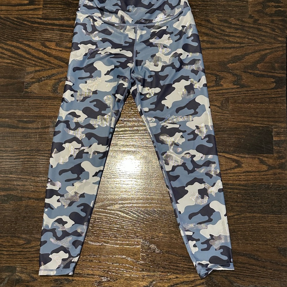 Aqua by Bloomingdale’s Athletic Camouflage Leggings - Picture 7 of 7